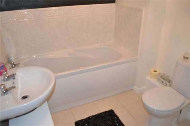  Image of 2 bedroom Flat for sale in The Avenue Coventry CV3 at 11 The Avenue Coventry Binley, CV3 4BF