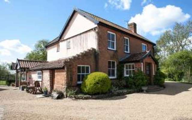  Image of 6 bedroom Detached house for sale in Harleston Road Rushall Diss IP21 at Harleston Road Rushall Diss, IP21 4RT