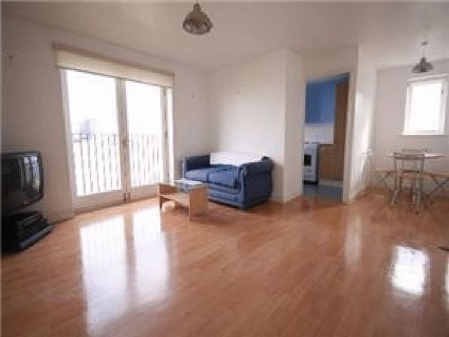  Image of 2 bedroom Flat to rent in Harlinger Street London SE18 at Harlinger Street  Woolwich, SE18 5SR