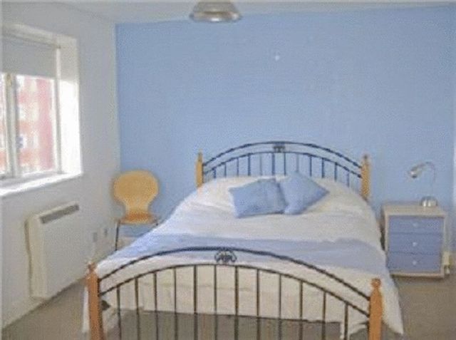  Image of 2 bedroom Flat to rent in Harlinger Street London SE18 at Harlinger Street  Woolwich, SE18 5SR