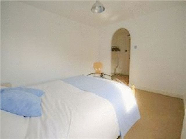  Image of 2 bedroom Flat to rent in Harlinger Street London SE18 at Harlinger Street  Woolwich, SE18 5SR