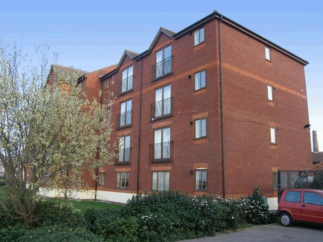  Image of 2 bedroom Flat to rent in Harlinger Street London SE18 at Harlinger Street  Woolwich, SE18 5SR