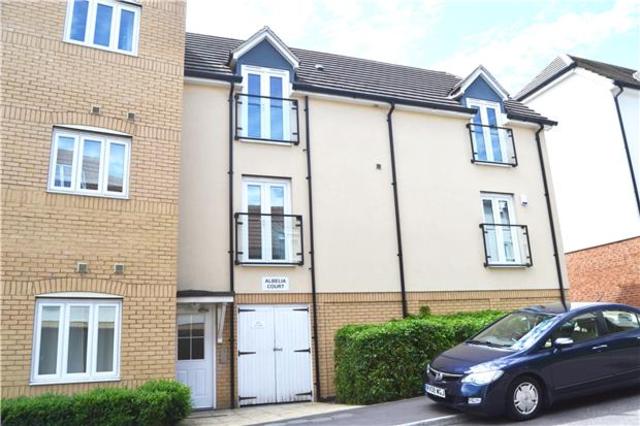 Image of 2 bedroom Flat to rent in Court Avenue Romford RM3 at ROMFORD, RM3 9GH