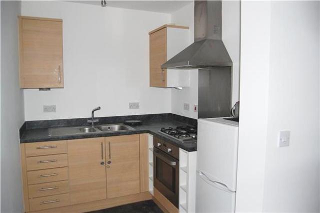  Image of 2 bedroom Flat to rent in Court Avenue Romford RM3 at ROMFORD, RM3 9GH