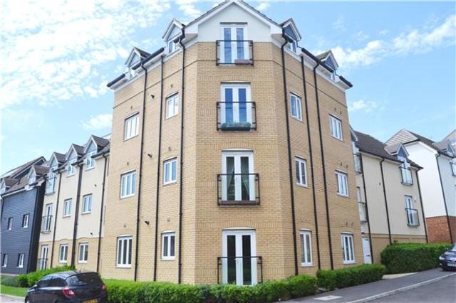  Image of 2 bedroom Flat to rent in Court Avenue Romford RM3 at ROMFORD, RM3 9GH