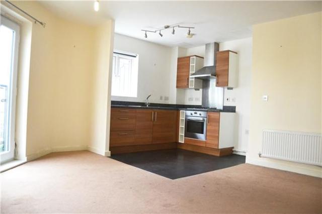  Image of 2 bedroom Flat to rent in Court Avenue Romford RM3 at ROMFORD, RM3 9GH