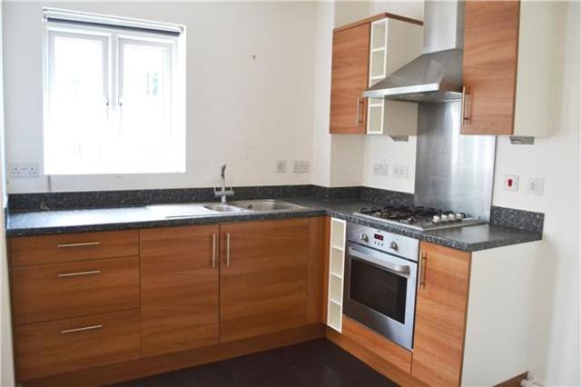  Image of 2 bedroom Flat to rent in Court Avenue Romford RM3 at ROMFORD, RM3 9GH