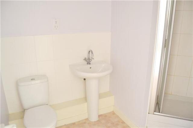  Image of 2 bedroom Flat to rent in Court Avenue Romford RM3 at ROMFORD, RM3 9GH
