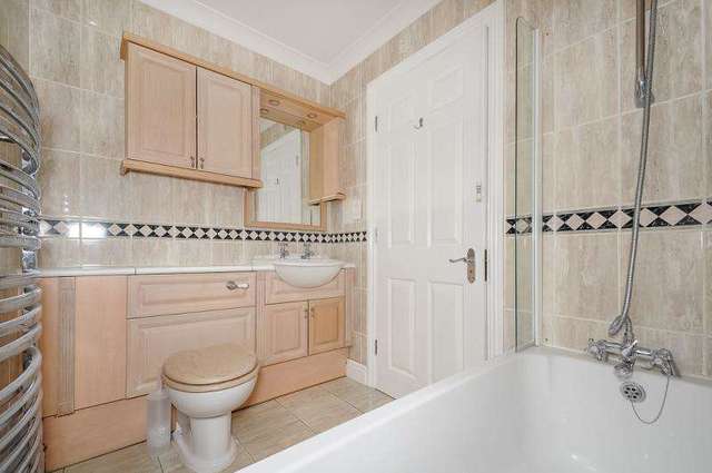  Image of 2 bedroom Flat to rent in High Street Harrow-on-the-Hill Harrow HA1 at Harrow On The Hill  Harrow on the Hill, HA1 3LL