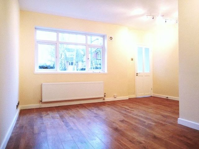  Image of 1 bedroom Flat to rent in Cherrycroft Gardens Westfield Park Hatch End Pinner HA5 at Cherrycroft Gardens  Hatch End, HA5 4JU