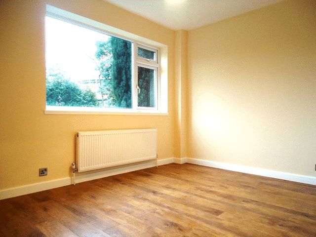  Image of 1 bedroom Flat to rent in Cherrycroft Gardens Westfield Park Hatch End Pinner HA5 at Cherrycroft Gardens  Hatch End, HA5 4JU