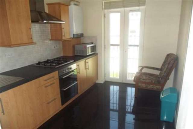  Image of 3 bedroom Flat to rent in Dragon Road Hatfield AL10 at Hatfield, AL10 9NX