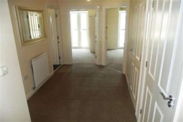  Image of 3 bedroom Flat to rent in Dragon Road Hatfield AL10 at Hatfield, AL10 9NX