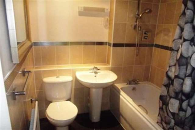  Image of 3 bedroom Flat to rent in Dragon Road Hatfield AL10 at Hatfield, AL10 9NX
