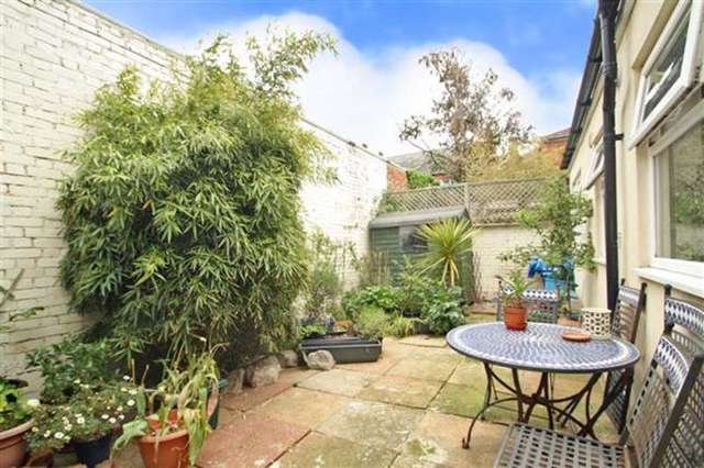  Image of 1 bedroom Flat for sale in Heene Place Worthing BN11 at Worthing, BN11 3NL