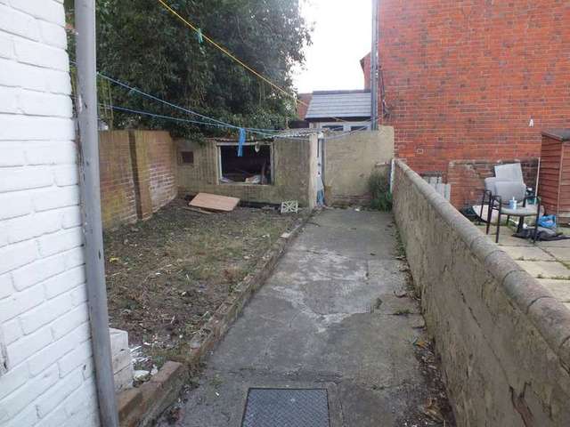  Image of 3 bedroom End of Terrace for sale in Henry Street Reading RG1 at Reading Berkshire Reading, RG1 2NN