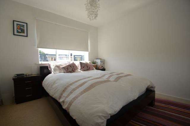  Image of 1 bedroom Flat to rent in High Street Colliers Wood Colliers Wood London SW19 at London  Colliers Wood, SW19 2BF