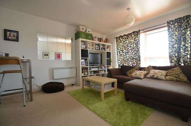  Image of 1 bedroom Flat to rent in High Street Colliers Wood Colliers Wood London SW19 at London  Colliers Wood, SW19 2BF