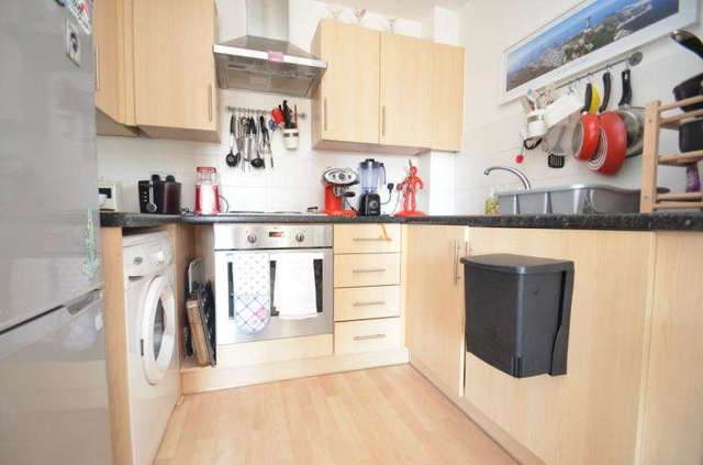 Image of 1 bedroom Flat to rent in High Street Colliers Wood Colliers Wood London SW19 at London  Colliers Wood, SW19 2BF
