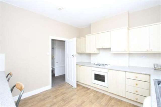  Image of 4 bedroom Flat to rent in High Street West Wickham BR4 at West Wickham, BR4 0NJ