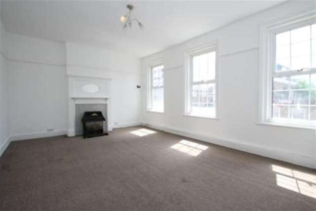  Image of 4 bedroom Flat to rent in High Street West Wickham BR4 at West Wickham, BR4 0NJ
