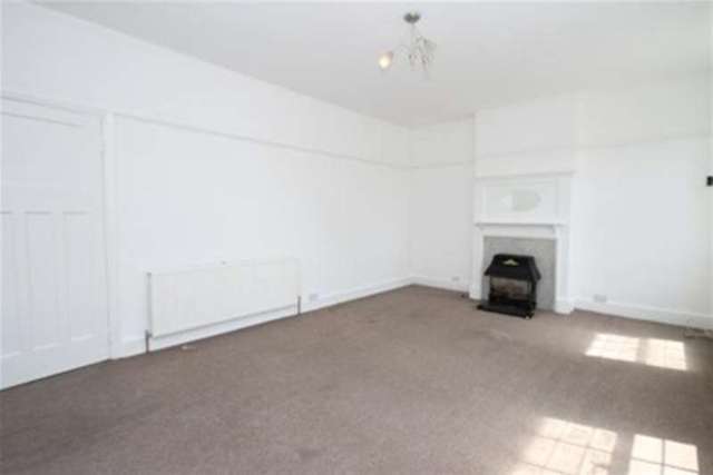  Image of 4 bedroom Flat to rent in High Street West Wickham BR4 at West Wickham, BR4 0NJ