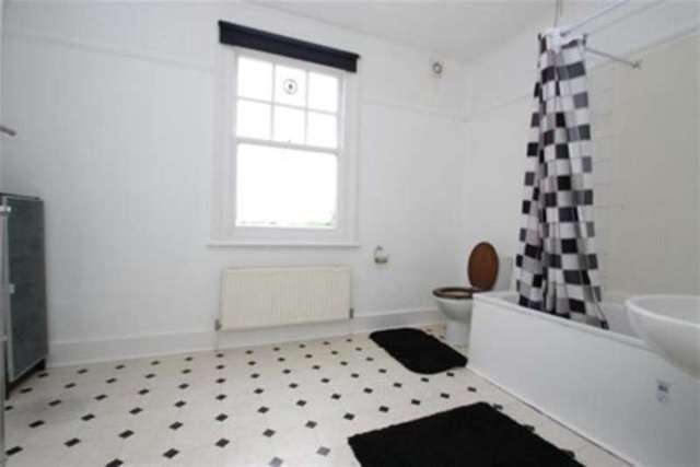  Image of 4 bedroom Flat to rent in High Street West Wickham BR4 at West Wickham, BR4 0NJ