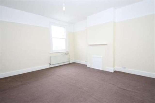  Image of 4 bedroom Flat to rent in High Street West Wickham BR4 at West Wickham, BR4 0NJ
