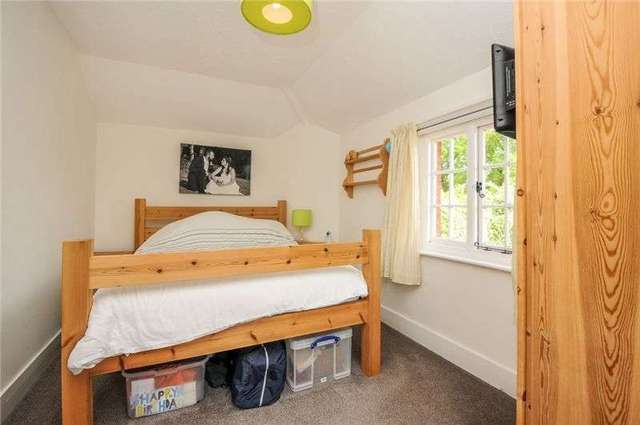  Image of 3 bedroom Semi-Detached house to rent in Hillview Deanland Sixpenny Handley Salisbury SP5 at Hillview Deanland Sixpenny Handley, Salisbury, SP5 5PG