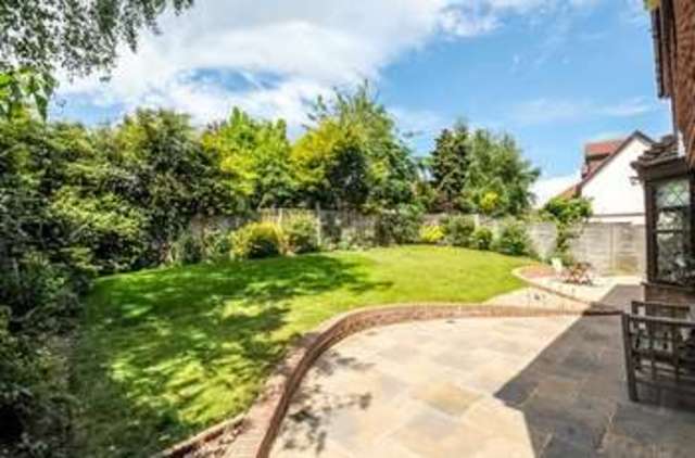  Image of 4 bedroom Detached house for sale in County Lane Warfield Bracknell RG42 at Warfield Newell Green, RG42 3JP