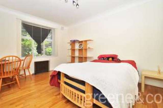  Image of Detached house to rent in Belsize Grove London NW3 at Belsize Grove Belsize Park Belsize Park, NW3 4TT