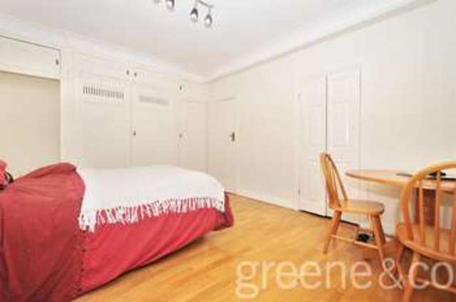  Image of Detached house to rent in Belsize Grove London NW3 at Belsize Grove Belsize Park Belsize Park, NW3 4TT