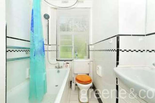  Image of Detached house to rent in Belsize Grove London NW3 at Belsize Grove Belsize Park Belsize Park, NW3 4TT