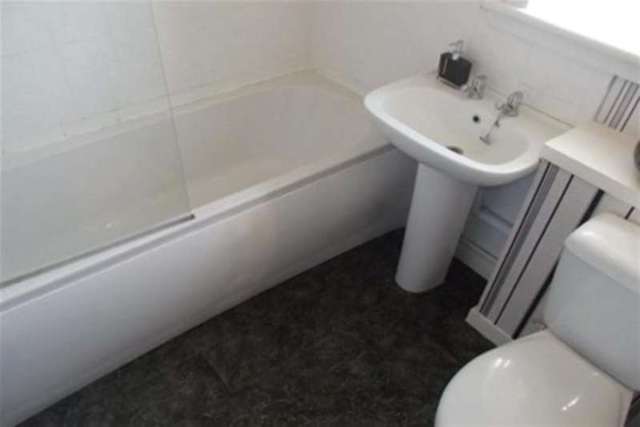 Image of 2 bedroom Flat to rent in Holmhills Place Cambuslang Glasgow G72 at Glasgow, G72 8RH