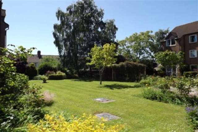  Image of 1 bedroom Flat to rent in Priory Road Wells BA5 at Wells, BA5 1SH