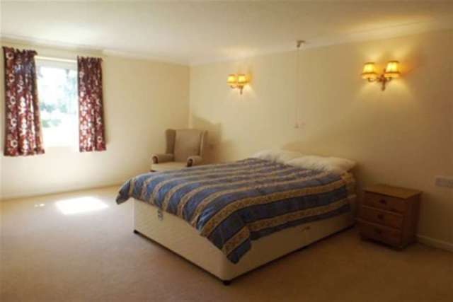  Image of 1 bedroom Flat to rent in Priory Road Wells BA5 at Wells, BA5 1SH