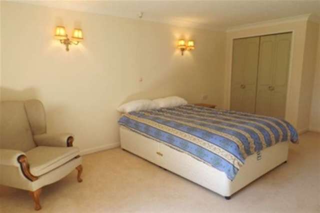  Image of 1 bedroom Flat to rent in Priory Road Wells BA5 at Wells, BA5 1SH