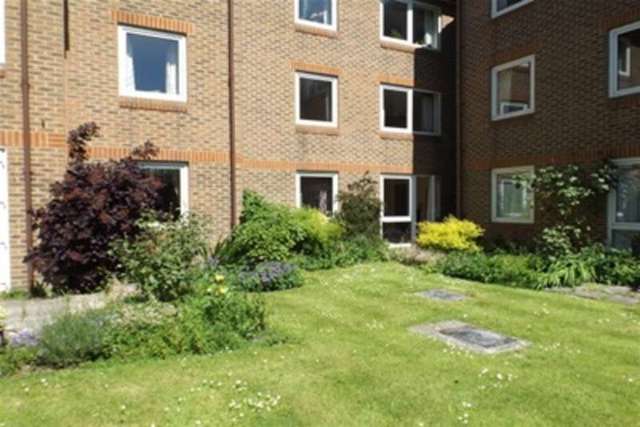  Image of 1 bedroom Flat to rent in Priory Road Wells BA5 at Wells, BA5 1SH