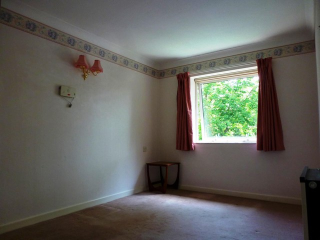  Image of 1 bedroom Flat to rent in Wimborne Road Winton Bournemouth BH2 at 30 Wimborne Road  Bournemouth, BH2 6QA