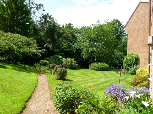  Image of 1 bedroom Flat to rent in Wimborne Road Winton Bournemouth BH2 at 30 Wimborne Road  Bournemouth, BH2 6QA