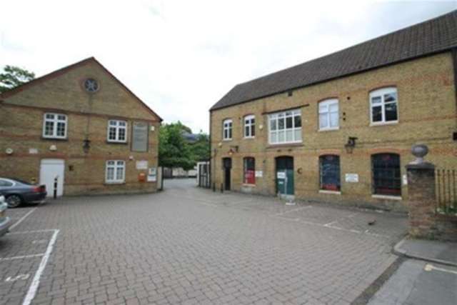  Image of 1 bedroom Flat to rent in Homesdale Road Bickley Bromley BR1 at Bromley, BR1 2QZ