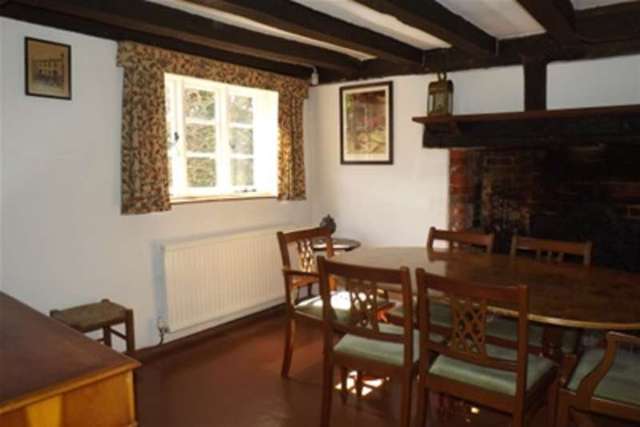  Image of 4 bedroom Detached house to rent in Hound Green Hook RG27 at Hook, RG27 8LQ