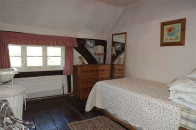  Image of 4 bedroom Detached house to rent in Hound Green Hook RG27 at Hook, RG27 8LQ
