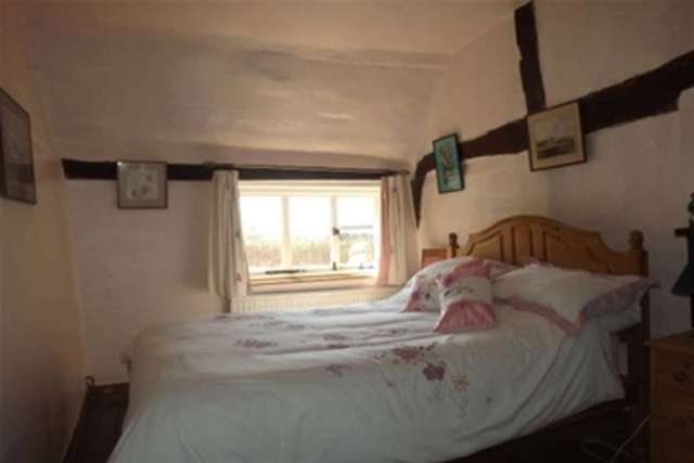  Image of 4 bedroom Detached house to rent in Hound Green Hook RG27 at Hook, RG27 8LQ