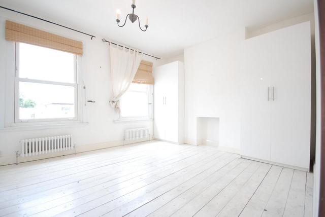  Image of 3 bedroom Terraced house to rent in Hornsey Park Road London N8 at Hornsey, N8 0JY