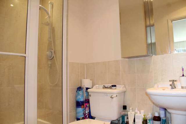  Image of 2 bedroom Apartment to rent in Horton Crescent Epsom KT19 at Horton Crescent  Epsom, KT19 8BU