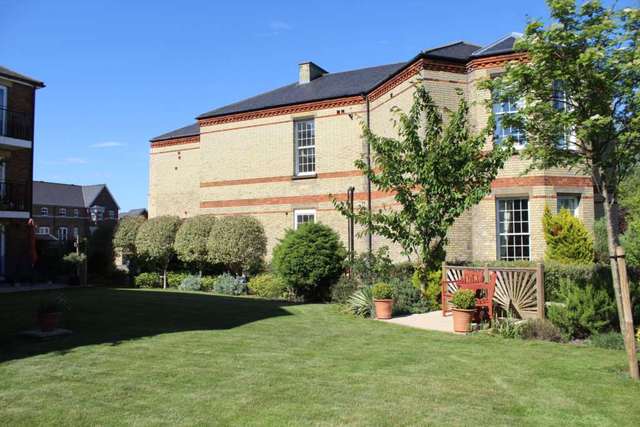  Image of 2 bedroom Apartment to rent in Horton Crescent Epsom KT19 at Horton Crescent  Epsom, KT19 8BU
