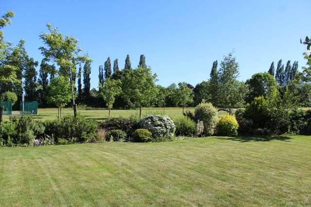  Image of 2 bedroom Apartment to rent in Horton Crescent Epsom KT19 at Horton Crescent  Epsom, KT19 8BU