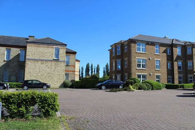  Image of 2 bedroom Apartment to rent in Horton Crescent Epsom KT19 at Horton Crescent  Epsom, KT19 8BU