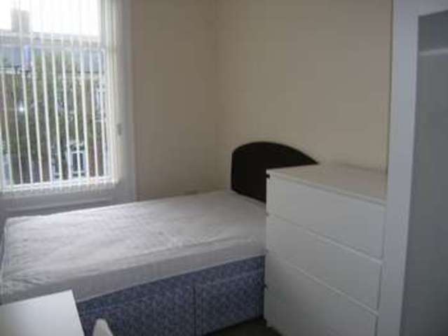  Image of 3 bedroom Terraced house to rent in Sidney Grove Newcastle upon Tyne NE4 at Sidney Grove Fenham Newcastle Upon Tyne, NE4 5PD